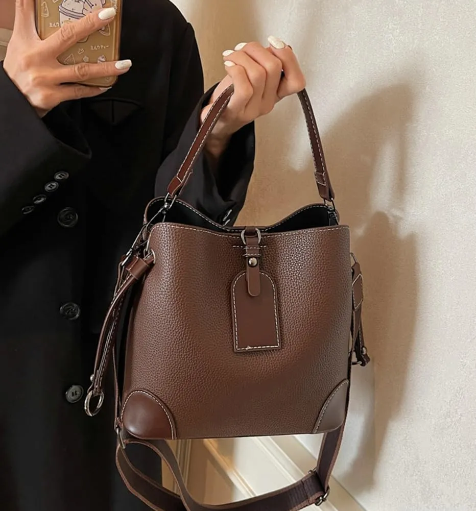 Ventilate Bucket Bags with Large Capacity Casual Handbags for Women Simple Trendy Bucket Bags for Daily Life